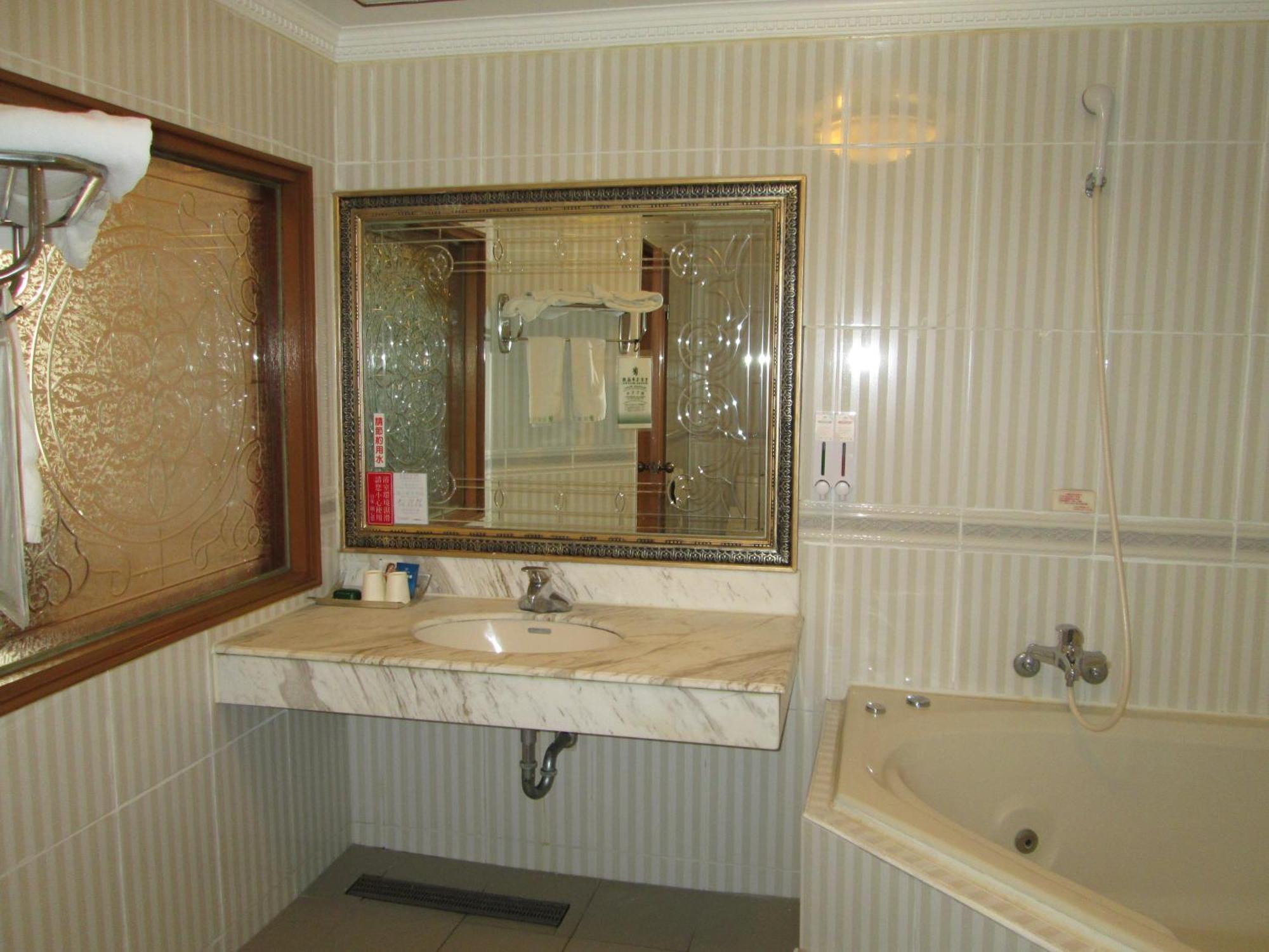 טאינאן Huangjia Motel מראה חיצוני תמונה