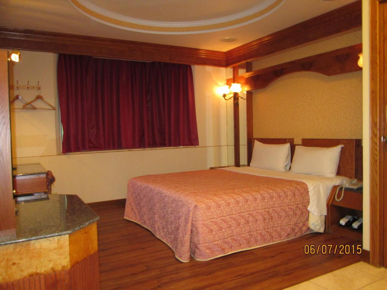 טאינאן Huangjia Motel מראה חיצוני תמונה
