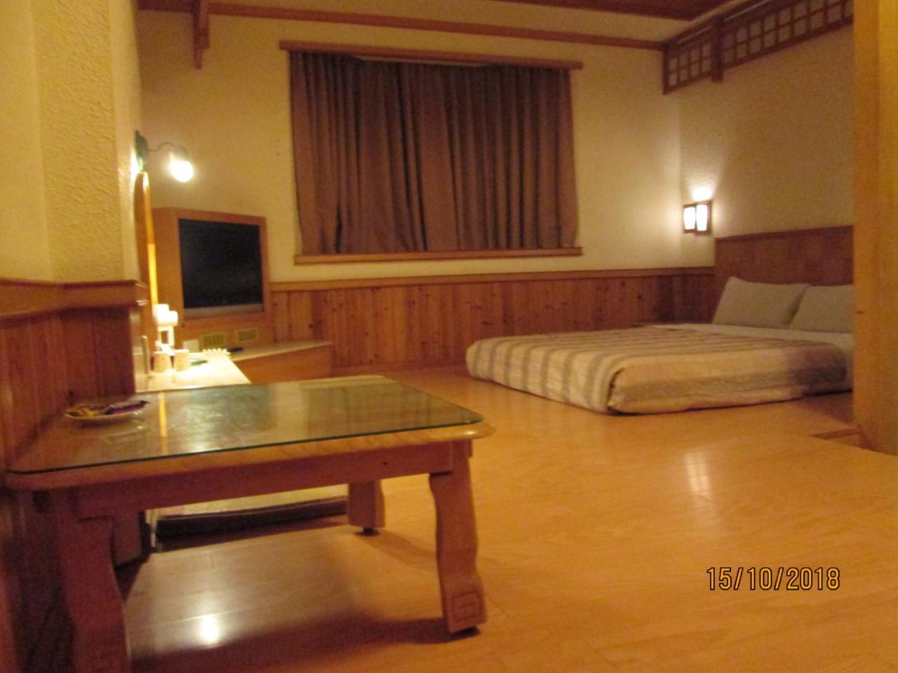 טאינאן Huangjia Motel מראה חיצוני תמונה